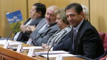 Vlada smanjuje 'prenapučenu' državnu upravu