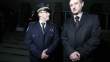 'Pitajte Vladu, Vlada donosi odluke'