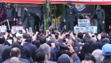 Počela prva ceremonija pogreba iranskog predsjednika; mnoštvo ljudi u Tabrizu