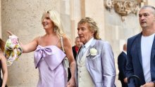 Ponosni tata Rod Stewart pojavio se u srebrnom odjelu držeći za ruku svoju treću suprugu