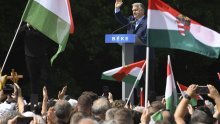 Tisuće u Budimpešti marširale za Orbana, on izjavio: 'Mi smo najveći mirotvorci'