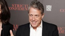 Hugh Grant je potpuno očaran Taylor Swift, a hvali i njezinog
'divovskog' dečka