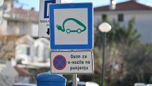 Ljudima dojadili električni auti: 'Niti imamo gdje puniti, niti možemo dulje voziti'