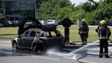 Automobil planuo na Slavonskoj aveniji, izbio veliki požar