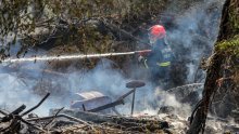Požar na Pelješcu pod nadzorom, zbog vjetra vatrogasci na oprezu