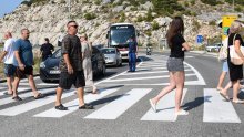 Mještani Gradca prosvjedovali jer bi Albanka koja je usmrtila brata i sestru mogla na slobodu