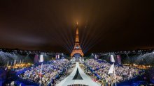 Završila je spektakularna ceremonija! Olimpijski plamen je obasjao Pariz