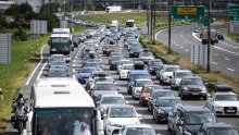 Nervoza u Lučkom: Kolona pred naplatom duga je četiri kilometra