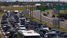 Pojačan promet na hrvatskim cestama, zastoji i kolone zbog nesreća i radova