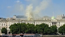 Požar zahvatio bivšu kraljevsku palaču u Londonu, gasi ga 125 vatrogasaca