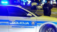 Muškarac u Tovarniku zapalio dvije kuće, pa ranio policajca nožem