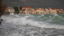 Velikom dijelu Hrvatske prijete oluje, bujične poplave i tuča: 'Zaštitite se od munja'