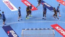 Pogledajte kako je španjolska legenda ugrizla bivšeg igrača Zagreba. Suci pokazali plavi karton