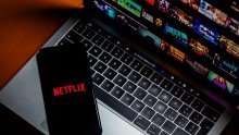 Netflix otkrio koliko vremena provodimo gledajući filmove i serije
