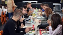 Od direktora ni glasa: Što se događa s aplikacijom za plaćanje u menzi?