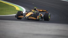 Piastri pustio Norrisa da ga prestigne i slavi u sprintu, Verstappen kažnjen nakon utrke