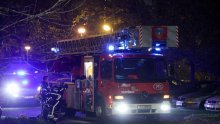 Izgorjela tvornica namještaja u Čazmi, požar još gori: 'Trebat će nam cijeli dan i dio noći'