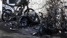 Noćas u Splitu u potpunosti izgorjela tri motora i fasada obiteljske kuće