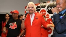 Richard Branson radio kao stjuardesa