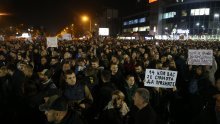 Zbog tragedije kod kolodvora, tisuće opet prosvjedovale u Novom Sadu