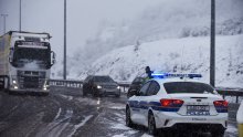 Kaos u prometu: Ceste zatrpane snijegom, dvije nesreće na autocesti A1