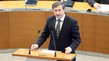 Erjavec: Slovenija 2016. počinje s prvim isplatama štednje Ljubljanske banke