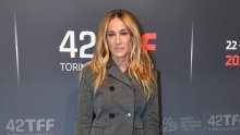 I Carrie Bradshaw ovo bi nosila na crvenom tepihu, a nije haljina