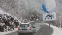 HAK: Kolnici mokri i skliski, ne krećite na put bez zimske opreme