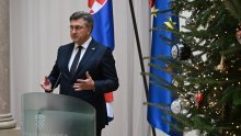Premijer tvrdi da letovi s migrantima nisu 'ništa neuobičajeno' te da je to 'rutinska stvar'