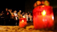 Ispred vukovarske bolnice odana počast žrtvama