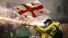 Sukobi policije i proeuropskih prosvjednika - gumeni meci, suzavac i vodeni topovi