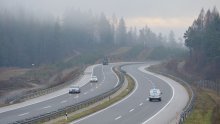 HAK: Magla, skliski kolnici, moguća poledica. Vozite oprezno