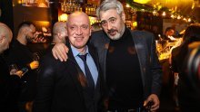 Markantna zvijezda serije 'Sjene prošlosti' snimljen u dobrom društvu na promociji albuma