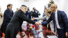 Milanović predao potpise: Borit ću se protiv davanja, odavanja i podavanja Hrvatske