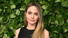 Modni potez kakav se nije očekivao: Angelina Jolie bosonoga u TV emisiji