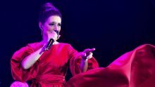 Diva u crvenom: Pogledajte atmosferu na koncertu Doris Dragović u Rijeci