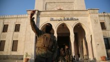 Pobunjenici u Siriji gaze sve pred sobom: Bašar al-Asad izgubio i četvrti grad