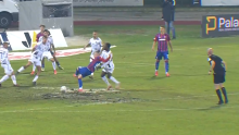 Durdov promašio loptu pa pao u šesnaestercu. Tražio je penal, ali ga nije dobio