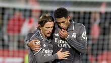 Kamere 'ulovile' mlade zvijezde Real Madrida kako se dive Luki Modriću