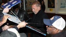 Okružen vjernim fanovima: Kevin Costner izazvao pravu pomutnju u Santa Monici