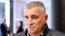Bulj: Dok mi pričamo tko je s kim pio kavu, uvodi se porez na našu djedovinu