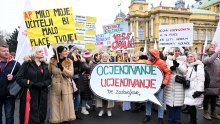'Pokvarena vlast krade budućnost': Pogledajte poruke na transparentima upućene Plenkoviću