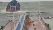 Žestoka oluja prepolovila ruski tanker dug 136 metara: Ima poginulih, izlila se nafta