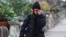Obožavamo stil Katie Holmes, a ovako cool jaknu dugo nismo vidjeli