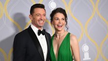 Više se ne skrivaju: Hugh Jackman i Sutton Foster ulovljeni u strastvenim poljupcima