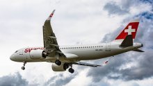 Avion prisilno sletio u Graz: U kabini i kokpitu izbio dim, član posade prevezen u bolnicu