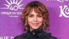 Nesvakidašnja čestitka Halle Berry: Božić slavi u kupaćem kostimu