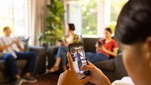 Poznata vam je ova naljepnica? Sada stiže na mobitele i tablete u EU-u