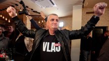 Počeo dernek u stožeru Mire Bulja; pogledajte kako pleše uz hit Pekija i Vojka V-a
