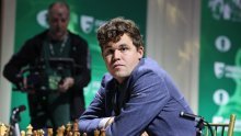 Šahovski velemajstor Magnus Carlsen napustio turnir zbog drame oko traperica